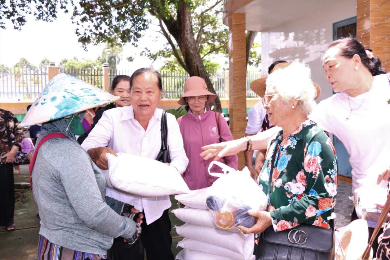 Mùa hè, rủ nhau đi thiện nguyện